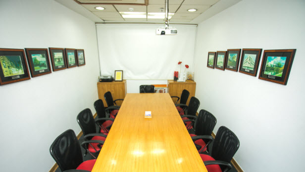 Sala de conferência nas instalações do Johnson & Johnson Institute em Mumbai, na Índia.