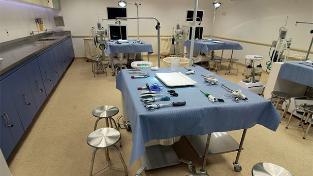 Laboratório clínico nas instalações do Johnson & Johnson Institute em Recife, Brasil 