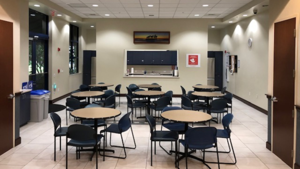Dining area located in the Johnson & Johnson Institute facility in Palm Beach Gardens, FL.
