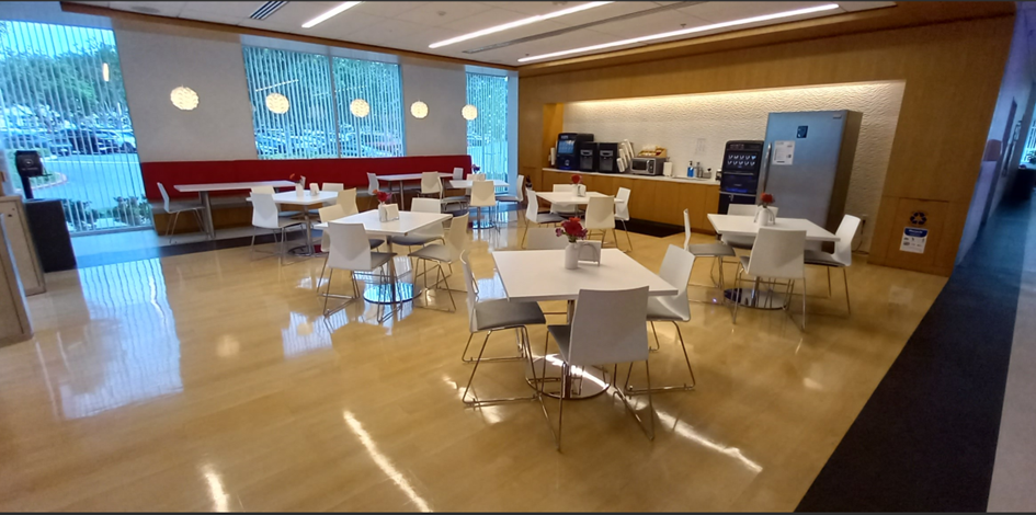Dining area in the Johnson & Johnson Institute facility location in Irvine, CA.