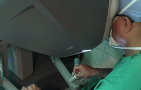 An image of the "Robotic Hernia Repair Using STRATAFIX™ Knotless Tissue Control Device & the PROLENE® Soft Polypropylene Mesh with Alfredo Carbonell, II, DO" video on the JnJInstitute.com website.