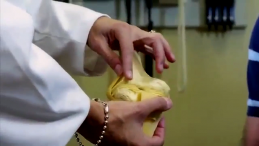 An image of the "Knee Arthroscopy Patient Video - What to Expect Before, During and After the Procedure" video on the JnJInstitute.com website.