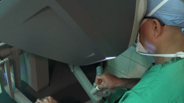 An image of the "Robotic Hernia Repair Using STRATAFIX™ Knotless Tissue Control Device & the PROLENE® Soft Polypropylene Mesh with Alfredo Carbonell, II, DO" video on the JnJInstitute.com website.