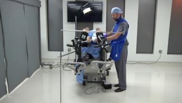 An image of Dr. Schwab utilizing the drape rod for an anterior approach.