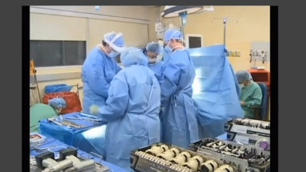 An image from the "ATTUNE™ Knee System & INTUITION™ Instruments Total Knee Arthroplasty: Trialing with David Dalury, MD & David Fisher, MD" video on the JnJInstitute.com website.
