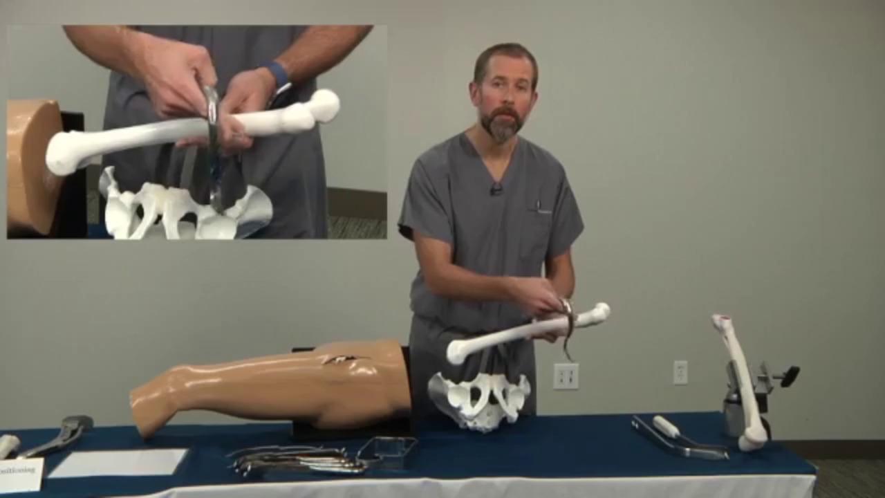 An image displaying femoral hook placement in anterior approach procedure.